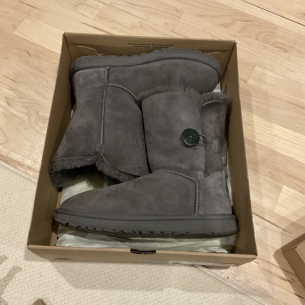 UGG Bailey Button II Grey - Picture 5 of 11